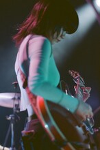 畳野彩加（Vo, G）（Photo by kokoro）