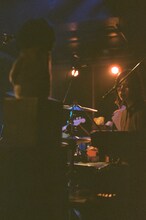 石田成美（Dr）（Photo by kokoro）