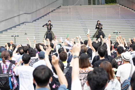 ClariS「淋しい熱帯魚」リリース記念イベントの様子。(撮影:平野タカシ)