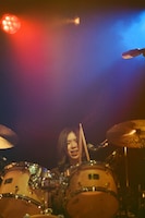 石田成美（Dr）（Photo by kokoro）