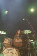 石田成美（Dr）（Photo by kokoro）