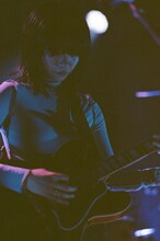 畳野彩加（Vo, G）（Photo by kokoro）