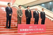 左から野村不動産の松尾大作代表取締役社長、酒井たくや中野区議会議長、酒井直人中野区長、中野サンプラザの金野晃代表取締役会長、佐藤章代表取締役社長。