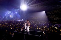 赤西仁「JIN AKANISHI 10th Anniversary Live 2023」の様子。（撮影：上飯坂一）