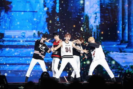 TOMORROW X TOGETHER (P)&(C) BIGHIT MUSIC