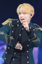 HUENINGKAI (P)&(C) BIGHIT MUSIC