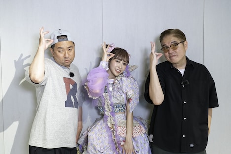 左からレイザーラモンRG、仲川瑠夏、RYO-Z。