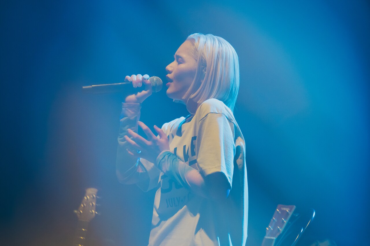 Anly、バンド編成から“1人パフォーマンス”まで多彩な表現で魅せたワンマンライブ