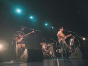 「グソクムズ ワンマンライブ “渚へ”」の様子。（撮影：小財美香子）