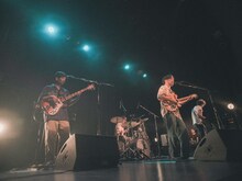 「グソクムズ ワンマンライブ “渚へ”」の様子。（撮影：小財美香子）