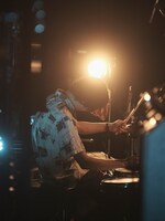 中島雄士（Dr）（撮影：小財美香子）