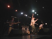 「グソクムズ ワンマンライブ “渚へ”」の様子。（撮影：小財美香子）