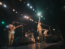 「グソクムズ ワンマンライブ “渚へ”」の様子。（撮影：小財美香子）