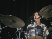 中島雄士（Dr）（撮影：小財美香子）