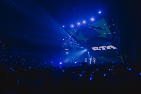 「NewJeans 1st Fan Meeting 'Bunnies Camp'」の様子。(c) 2023 ADOR. All Rights Reserved.