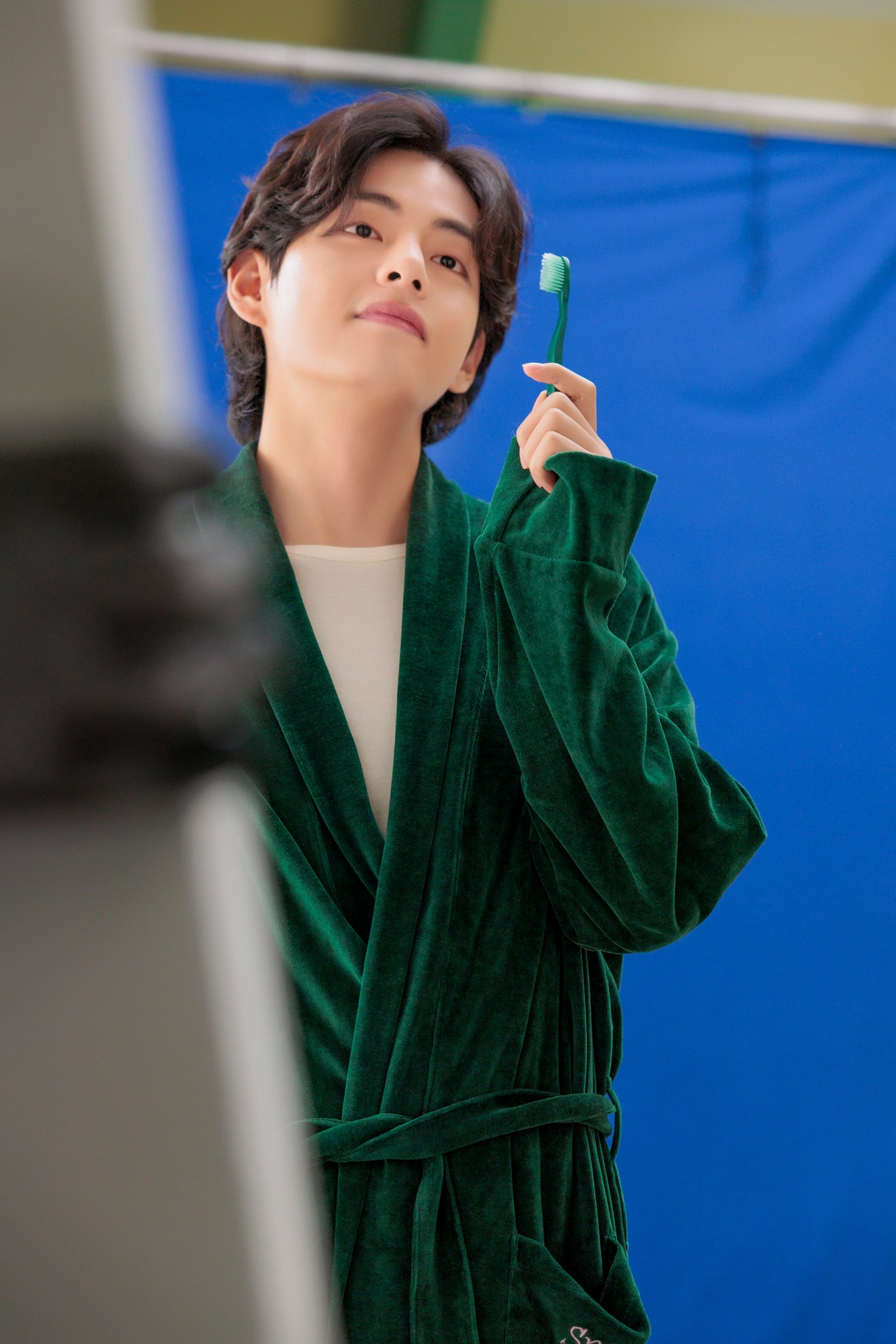 V