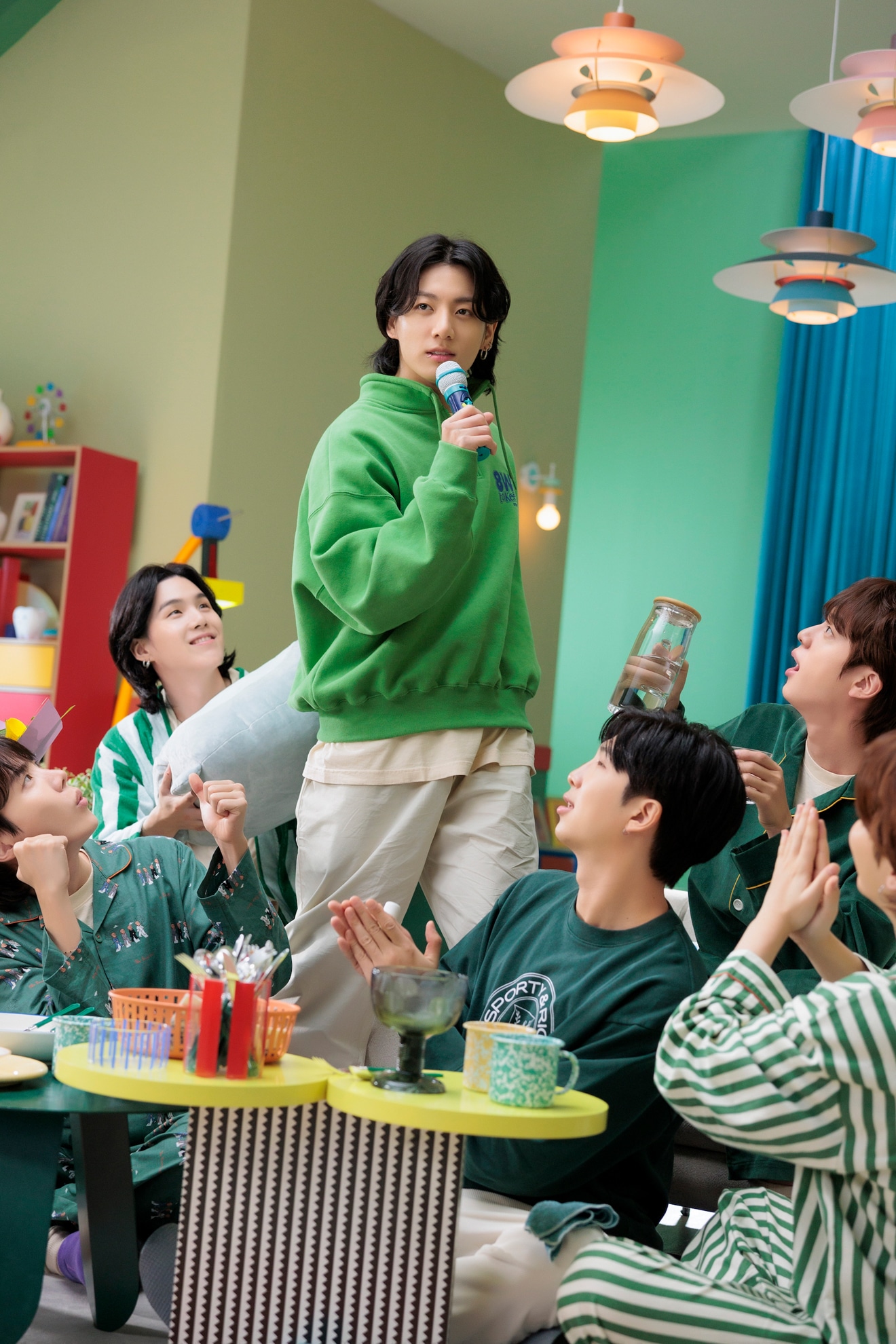 BTSが出演する「キシリトール」新テレビCMの撮影の様子。
