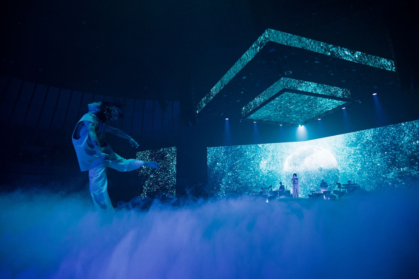 「米津玄師 2023 TOUR / 空想」横浜公演の様子。