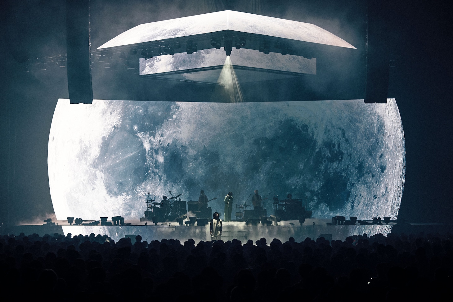 「米津玄師 2023 TOUR / 空想」横浜公演の様子。