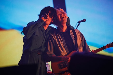 米津玄師と中島宏士（G）。