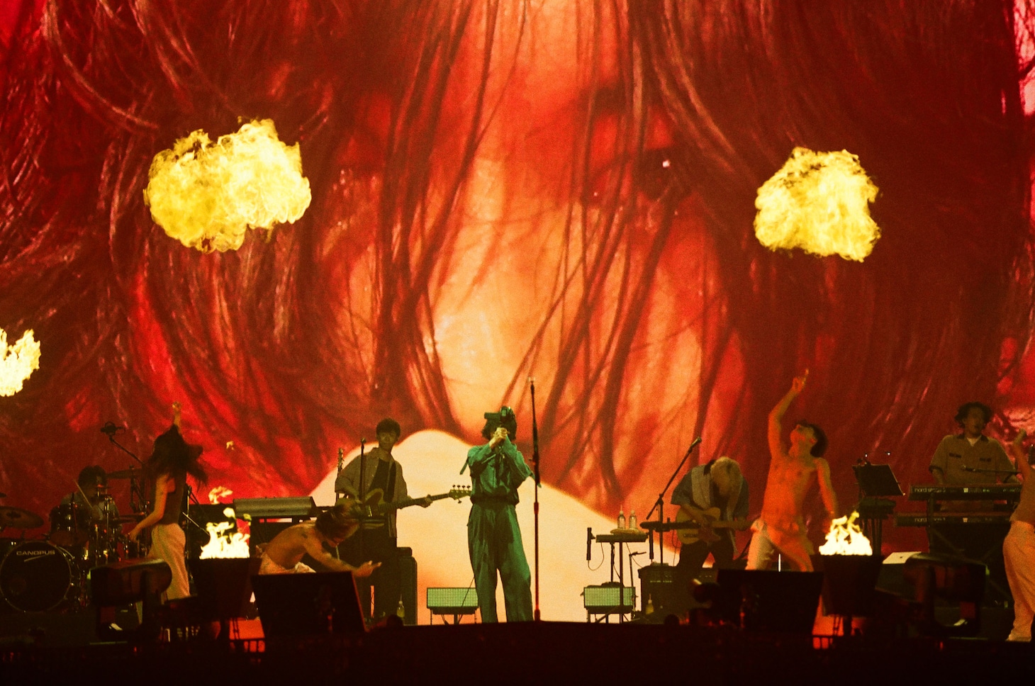 「米津玄師 2023 TOUR / 空想」横浜公演の様子。