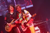 「FLOW 20th ANNIVERSARY SPECIAL LIVE 2023 ～アニメ縛りフェスティバル～」の様子。