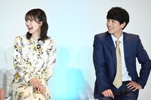 左から長濱ねる、黒羽麻璃央。