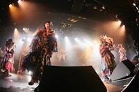 「カイジューバイミー デビュー二周年ワンマン 『衝幕』」の様子。