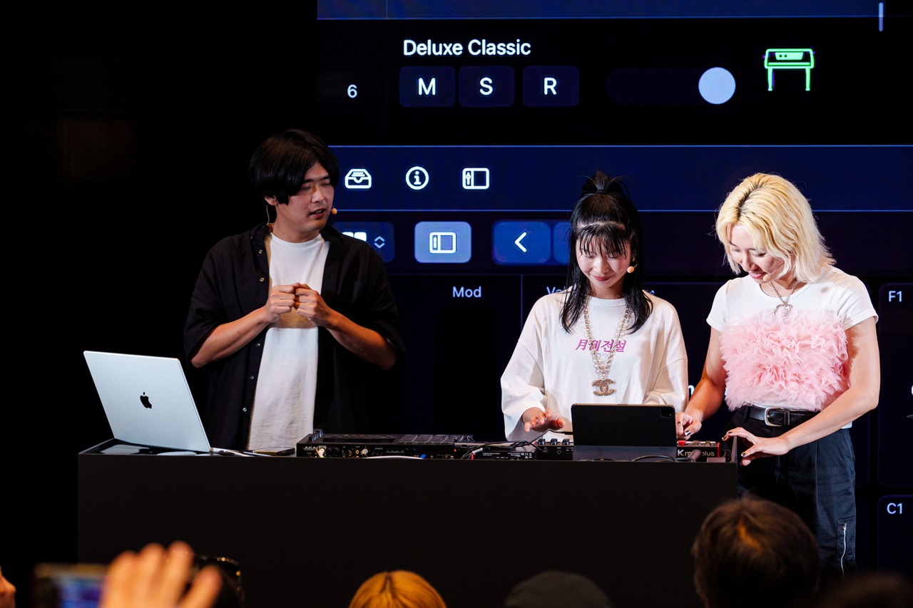 左からSTUTS、カナ、ユナ。（写真提供：Apple）