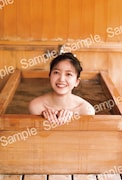 久保史緒里(乃木坂46)1st写真集「交差点」特典ポストカード第2弾の絵柄。(撮影:細居幸次郎)