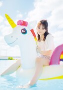 乃木坂46 田村真佑1st写真集「恋に落ちた瞬間」通常版裏表紙（撮影：藤原宏［Pygmy Company］）