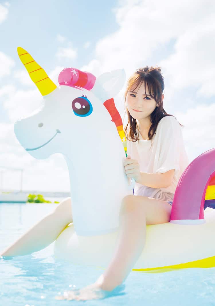 乃木坂46田村真佑1st写真集より、裏表紙4種と秋元康による帯コメント 田村真佑 生写真 桃色乃木飯店 チャンスメール モバメ