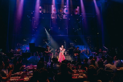 「Rei Yasuda 10th Anniversary Special Live "Turn the Page" Supported by JA全農」の様子。