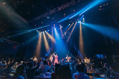 「Rei Yasuda 10th Anniversary Special Live "Turn the Page" Supported by JA全農」の様子。