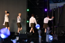 去り際のTOMORROW X TOGETHER。