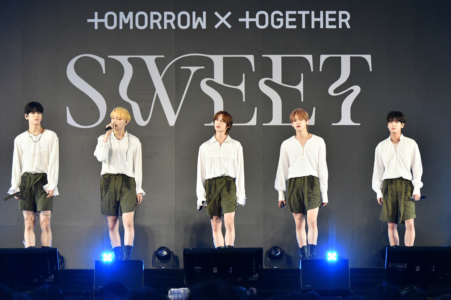 TOMORROW X TOGETHER