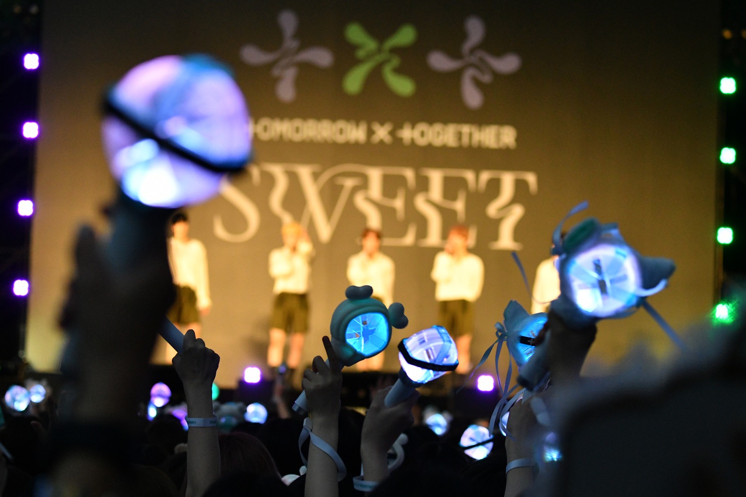 TOMORROW X TOGETHERのショーケースイベントの様子。