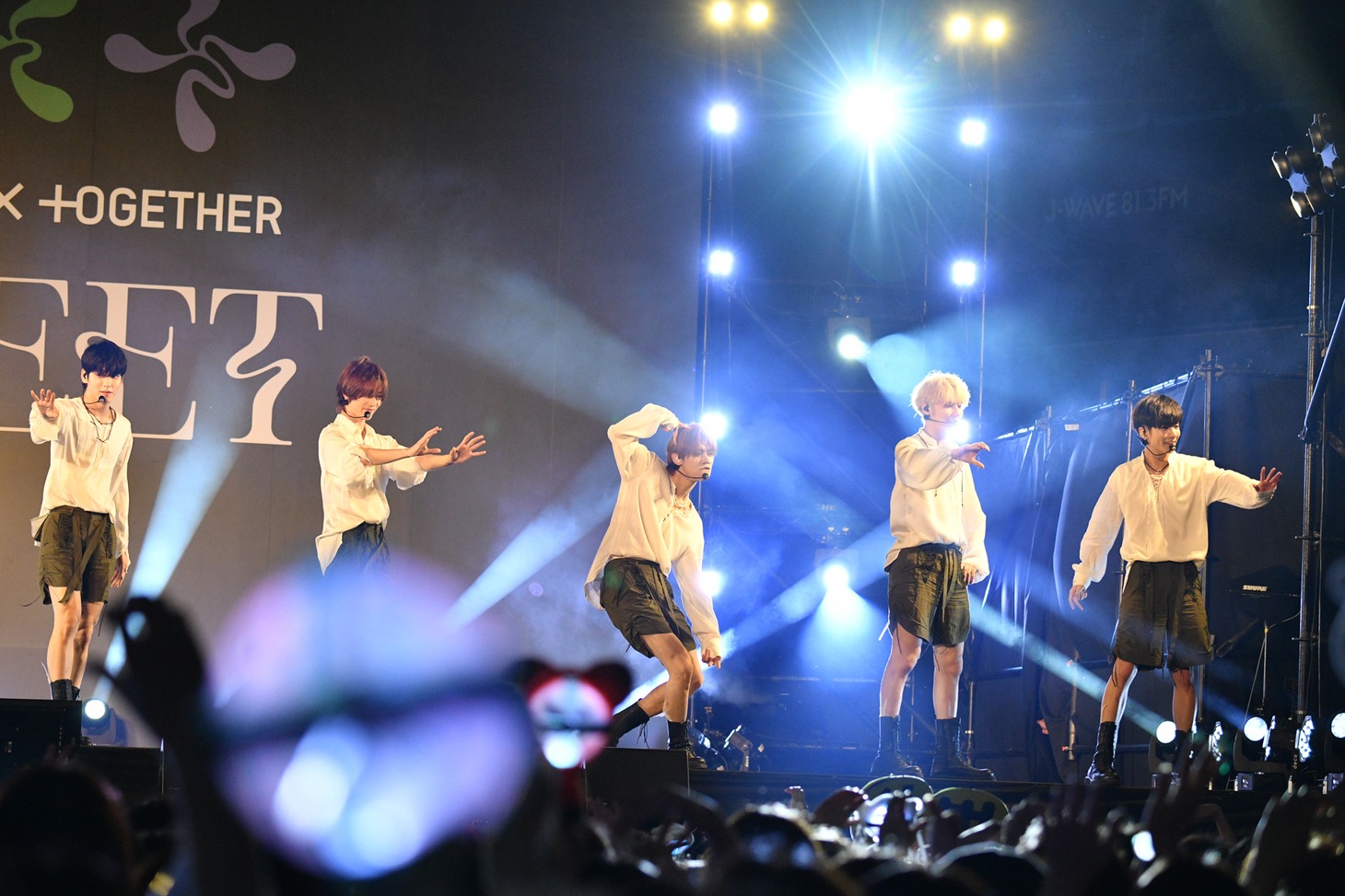 去り際のTOMORROW X TOGETHER。