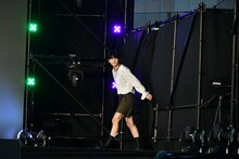 軽やかな足取りで入場するSOOBIN。