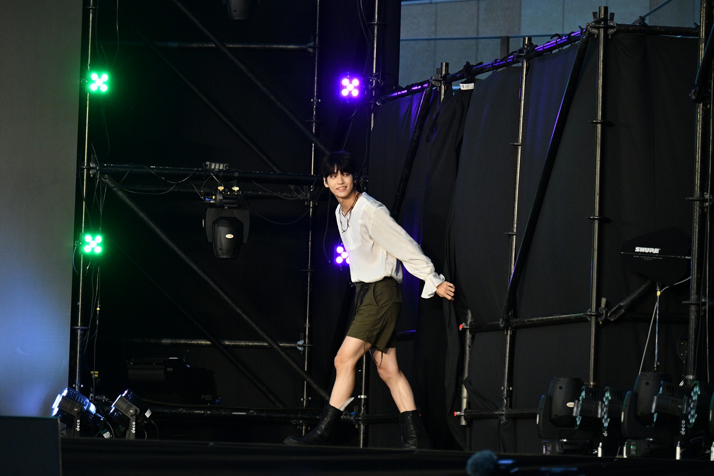 軽やかな足取りで入場するSOOBIN。