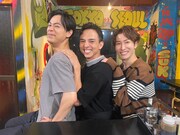 左から成田凌、満島真之介、渡辺翔太（Snow Man）。(c)カンテレ