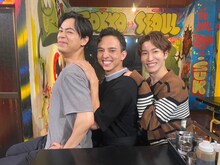 左から成田凌、満島真之介、渡辺翔太（Snow Man）。(c)カンテレ