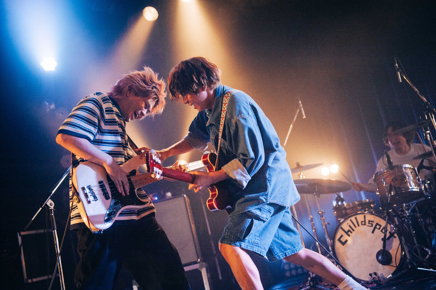 小﨑（B）と玲山（G）。（Photo by Kana Tarumi）