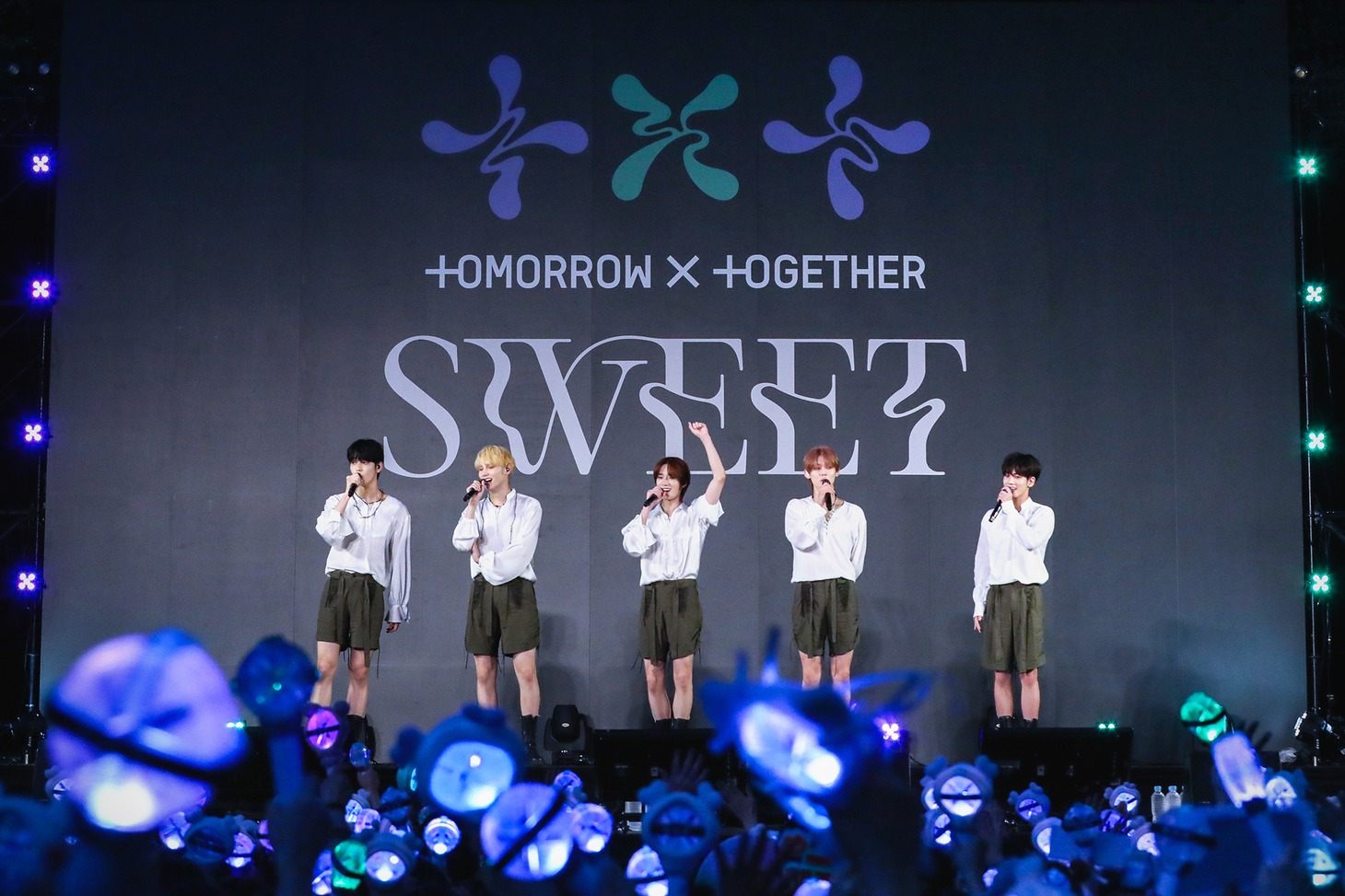 TOMORROW X TOGETHER