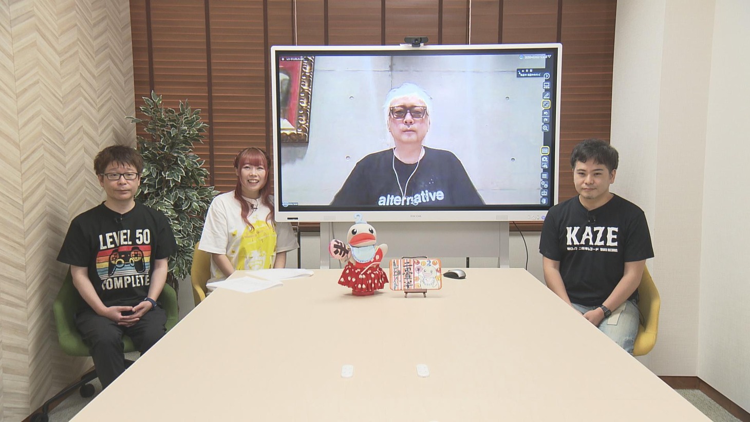 左から藤井敬之（音速ライン）、成瀬瑛美、箭内道彦、堤展明（タワーレコード郡山店店長）。
