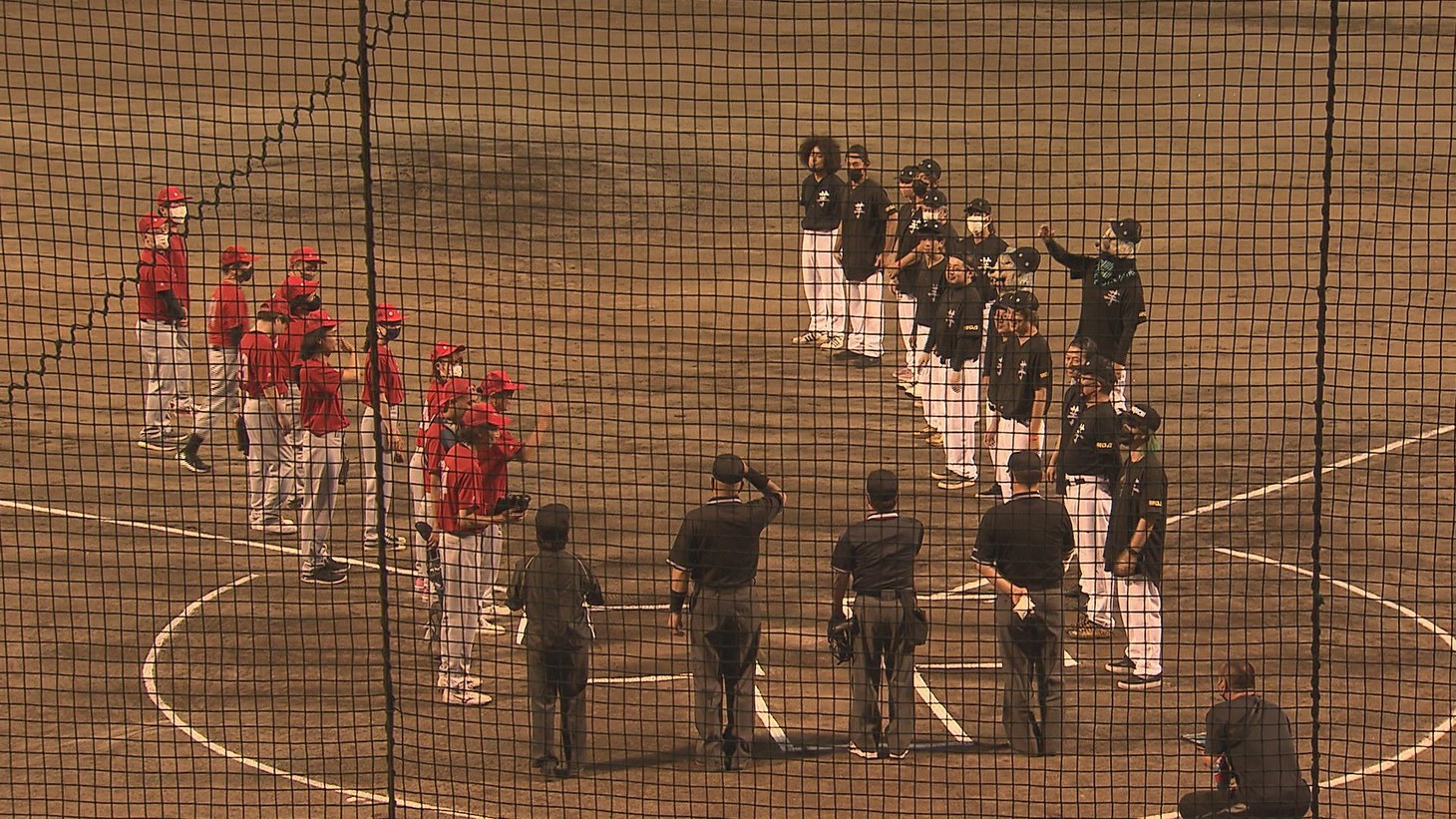 ミュージシャンたちが熱戦を繰り広げる「芋野球」。
