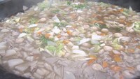 「風とロック芋煮会」名物の芋煮汁。