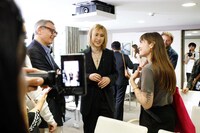 フランス・パリで取材に応じるYOSHIKI。