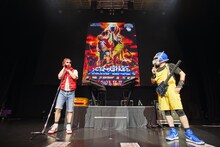 「地獄の国技館バトルロイヤル」を告知するザ・リーサルウェポンズ。