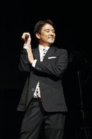 一般のライブチケットを買っていたにもかかわらず、仕事として開演前の影アナを担当した鮫島一六三（BANBANBAN）。